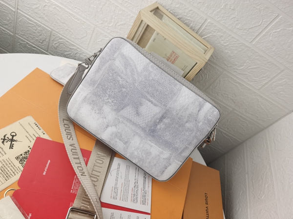 ルイヴィトンバッグ側面デザイン